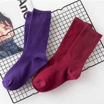 Korėjos tendencija vientisos spalvos moteriškos kojinės vertikalaus vamzdžio kojinės gatvės riedlenčių sporto kojinės atsitiktinis mados laukinių kolegijos vėjo krūva kojinių